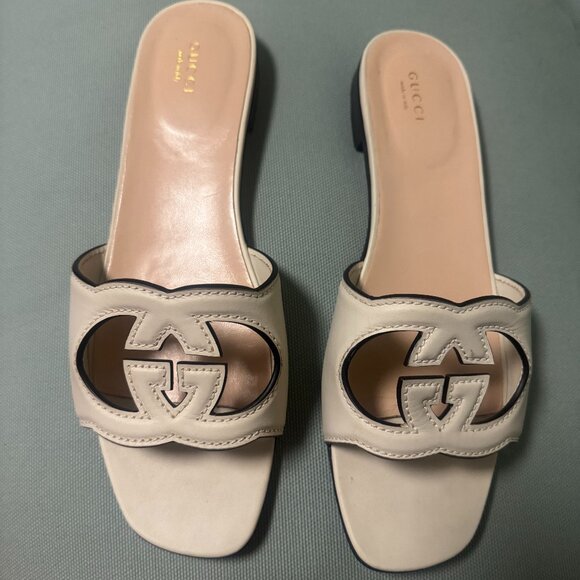 Gucci white leather cutout interlocking slides - Picture 1 of 3